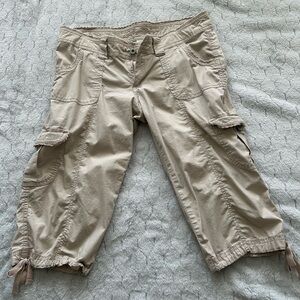 Arizona cargo capri, size 7, tan color